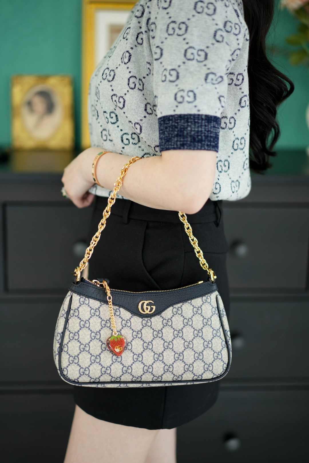 구찌 오피디아 스트로베리 참 스몰 체인 숄더백