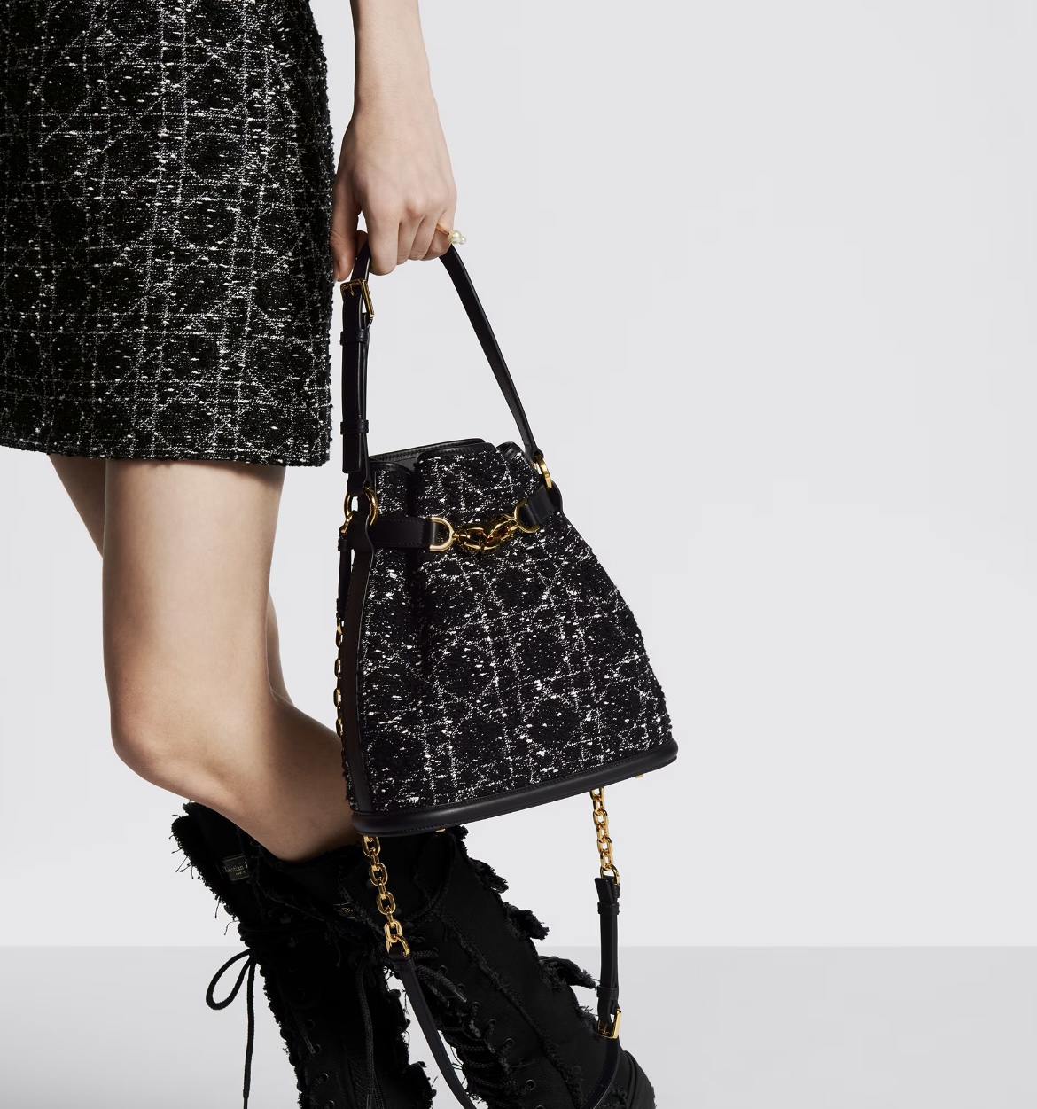 디올 쎄 오블리크 버킷 숄더 백 미디움