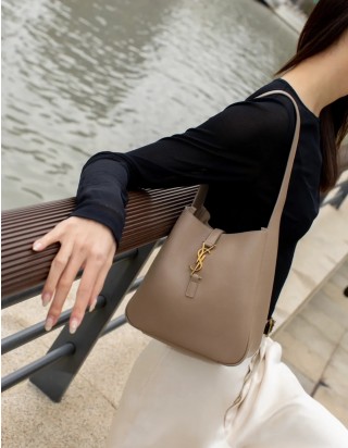 생로랑 르 5 아 7 소프트백 미디움