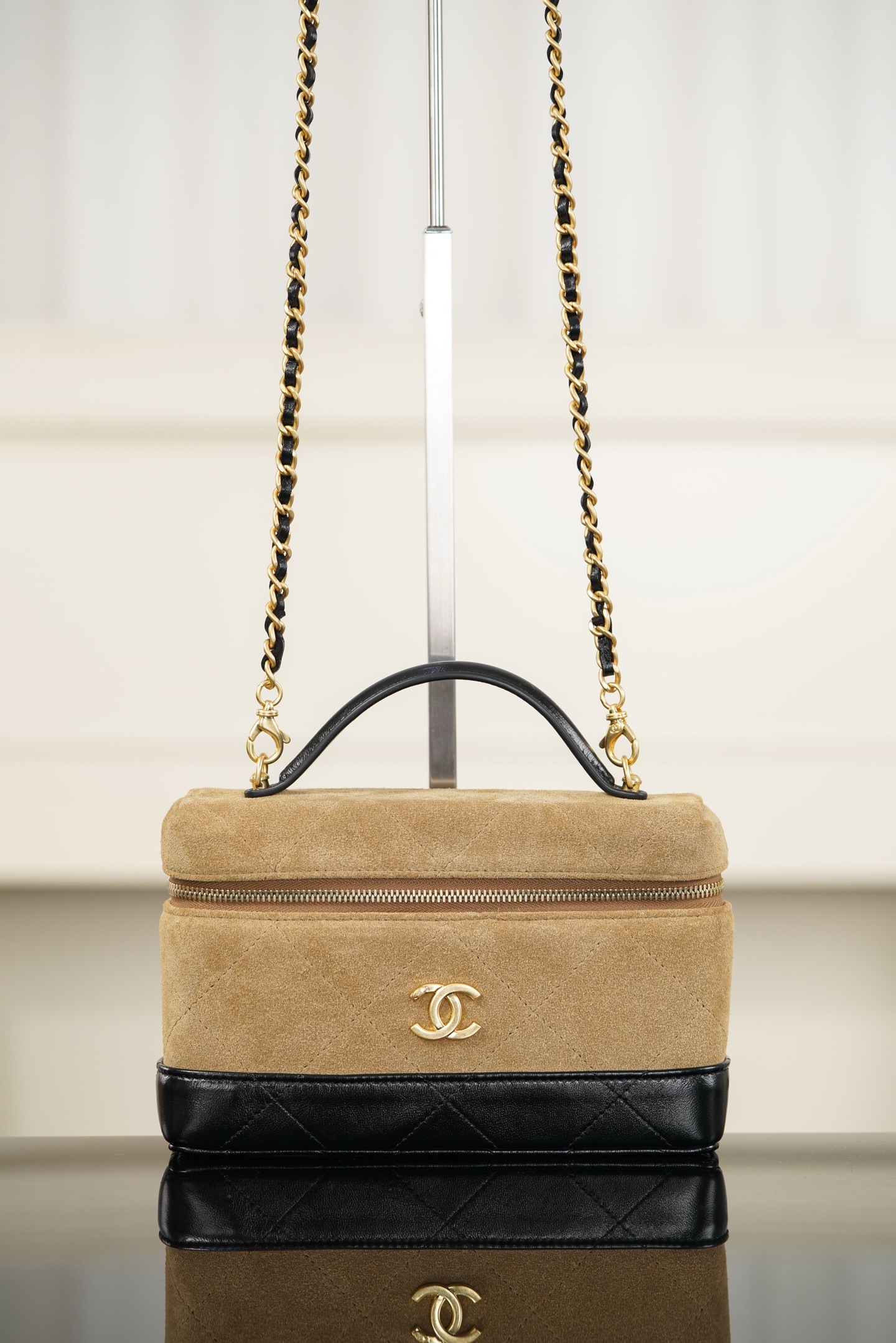 샤넬 26SS 체인 탑 핸들 코스메틱 케이스