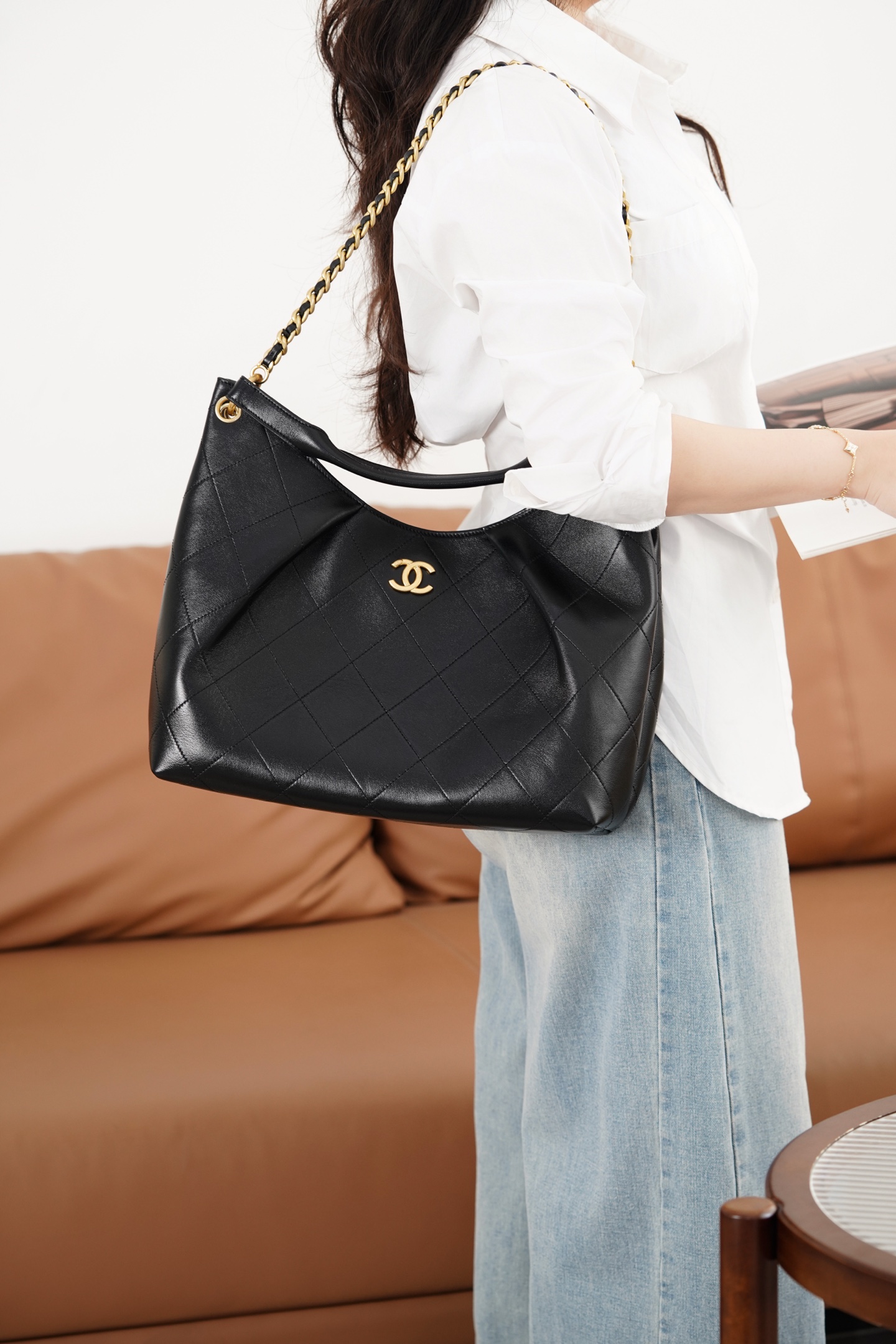 샤넬 맥시 호보백 미디움