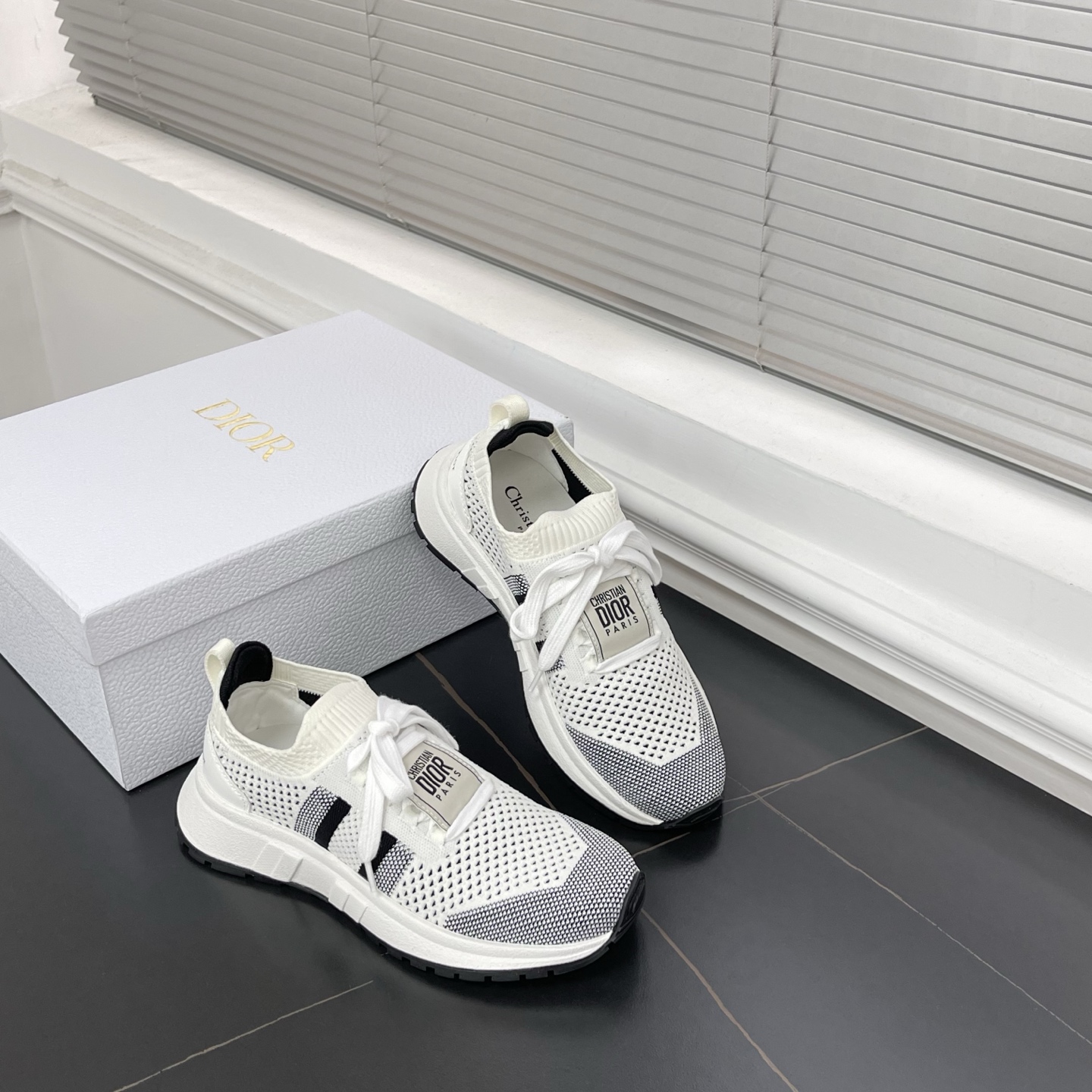 디올 런앤디올 스니커즈