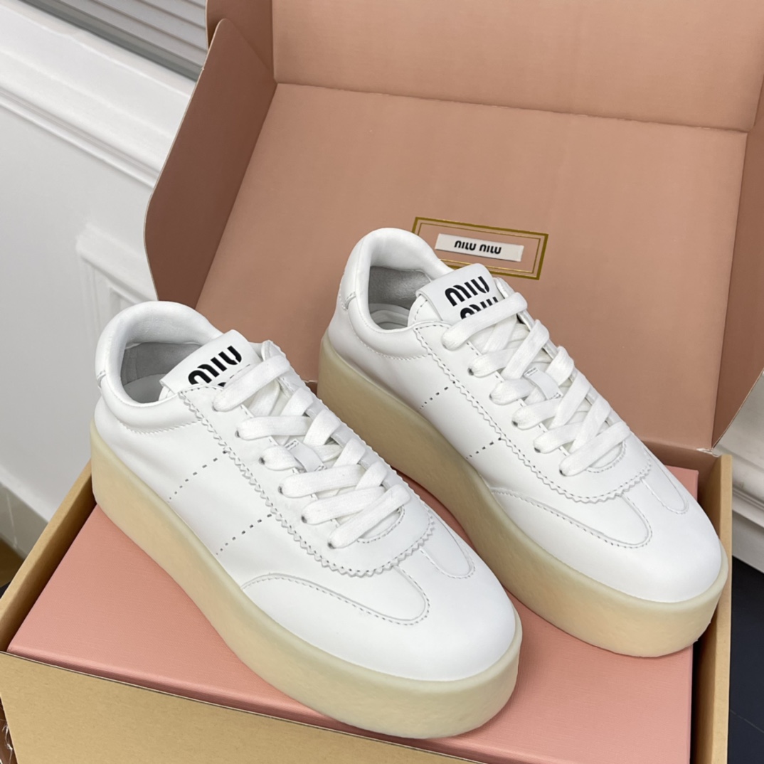 미우미우 스니커즈