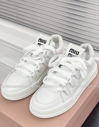 미우미우 레더 스니커즈