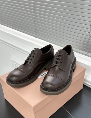 미우미우 레더 브로그 슈즈