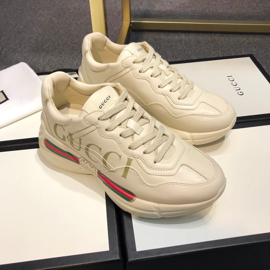 구찌 라이톤 로고 레더 스니커즈