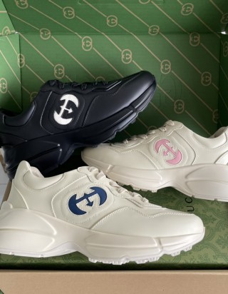 구찌 인터로킹 G 라이톤 스니커즈