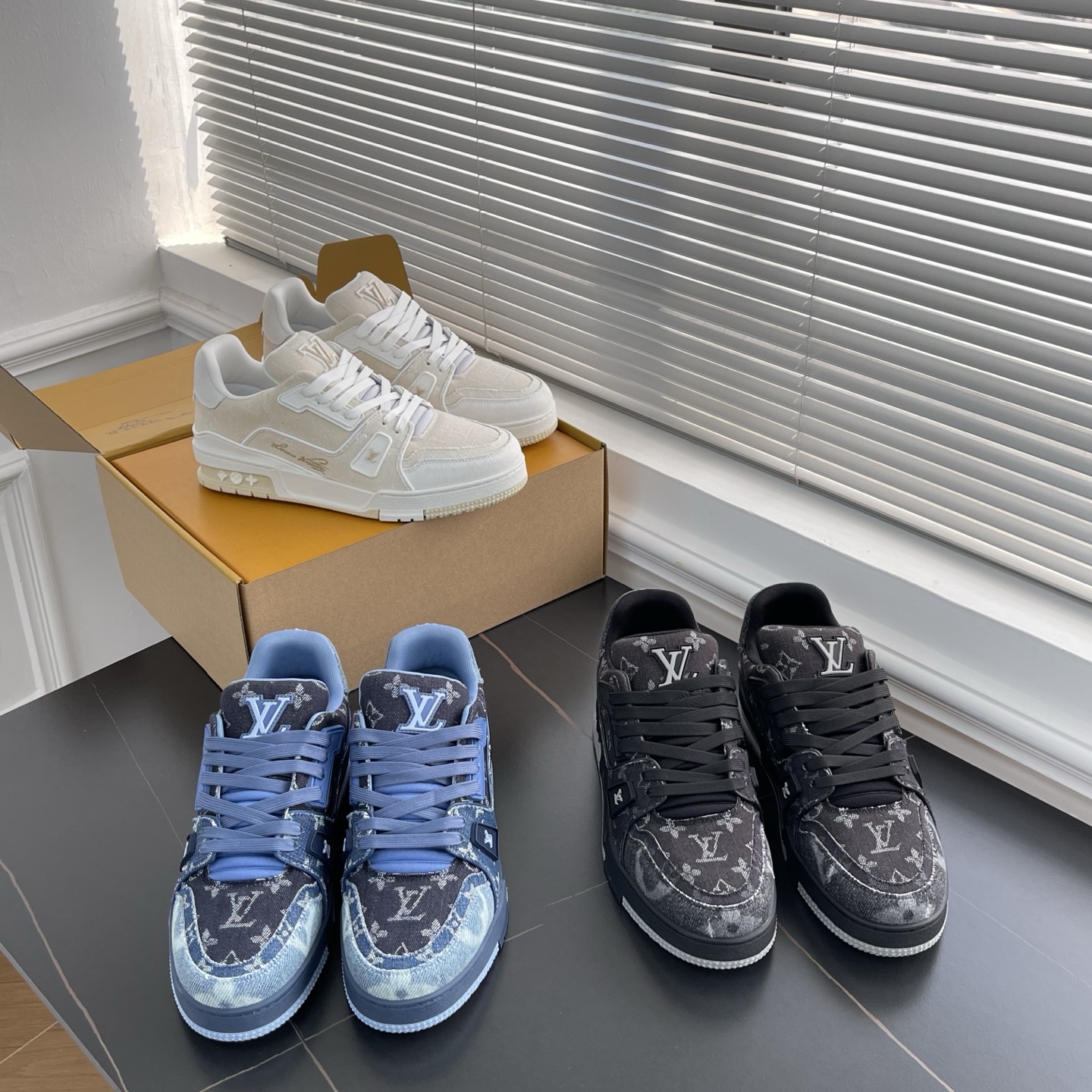 루이비통 트레이너 스니커즈