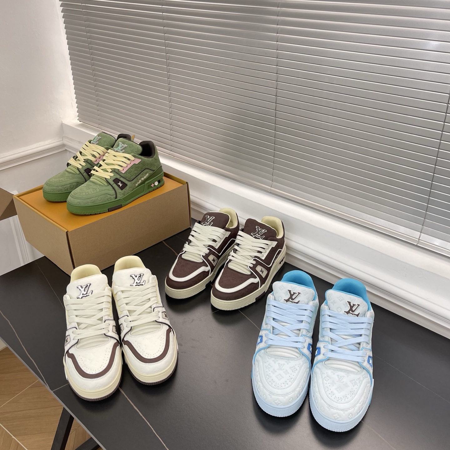 루이비통 트레이너 스니커즈