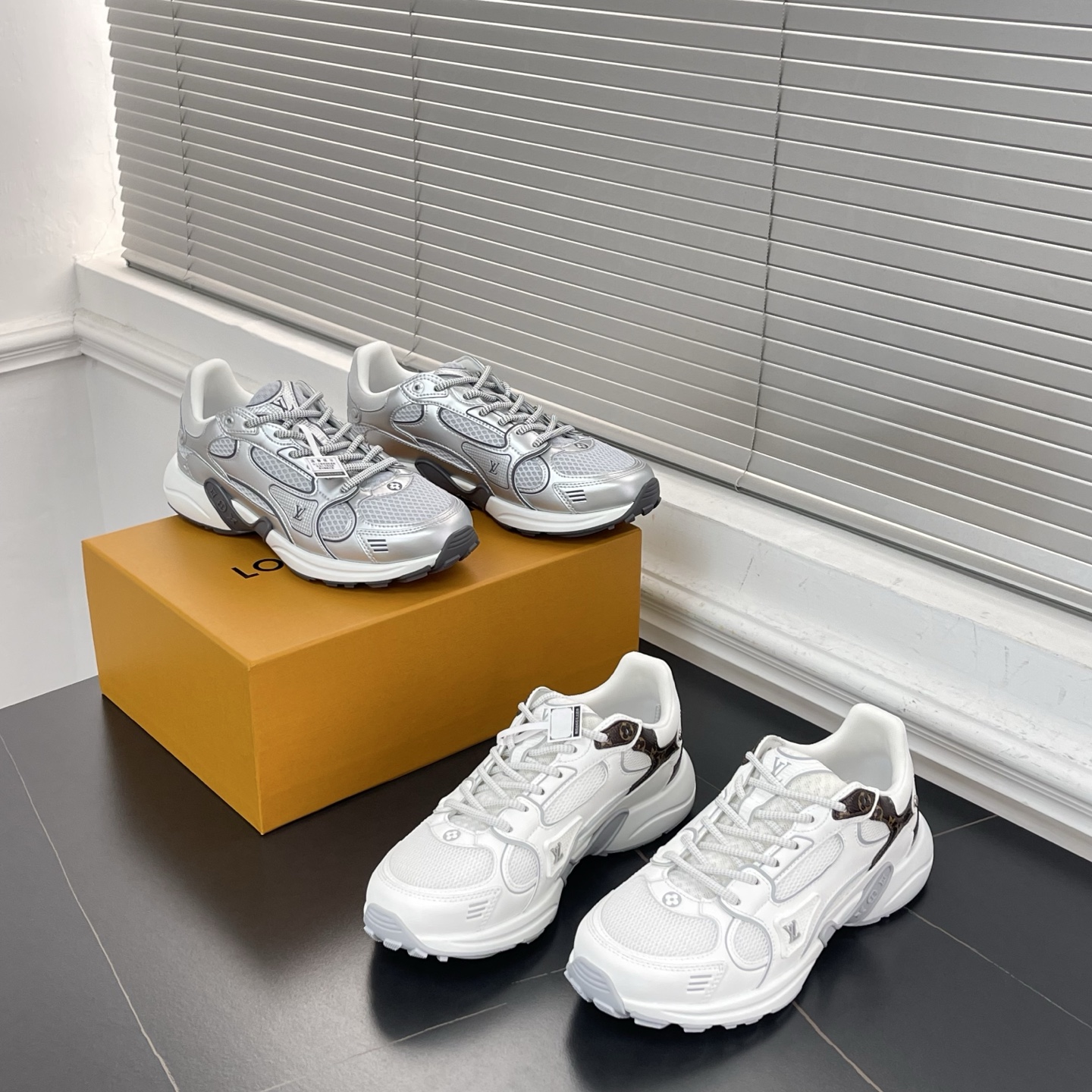 루이비통 트레이너 스니커즈