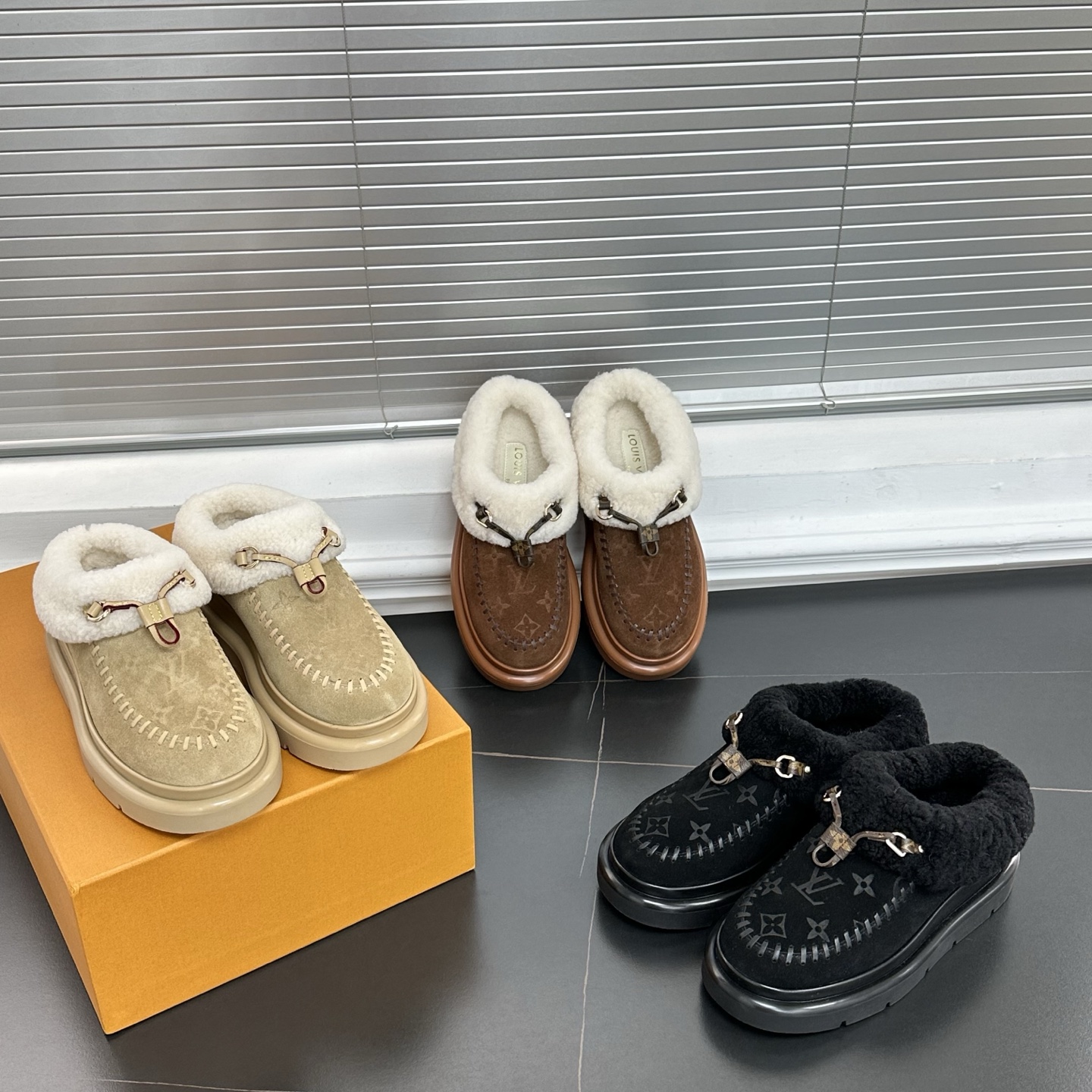 루이비통 코르티나 클로즈드 뮬