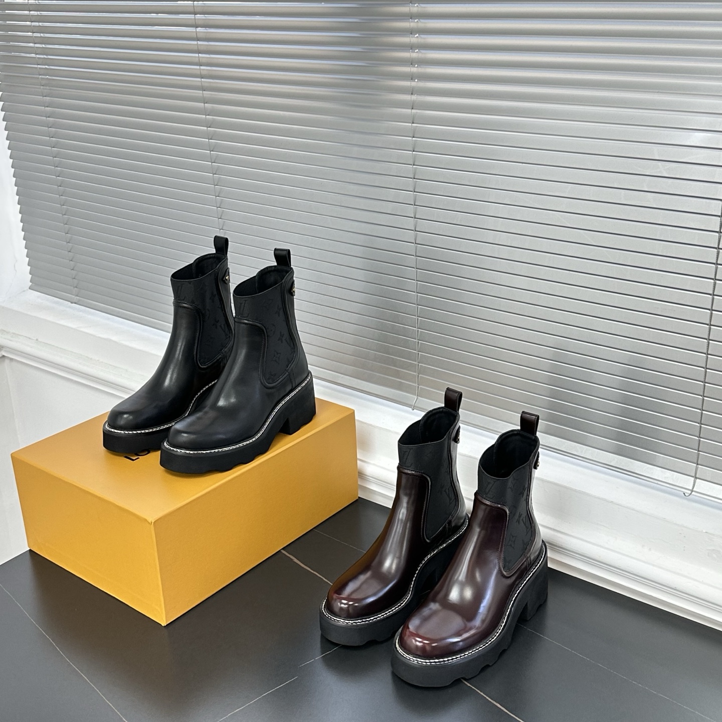 루이비통 보부르 앵클 부츠