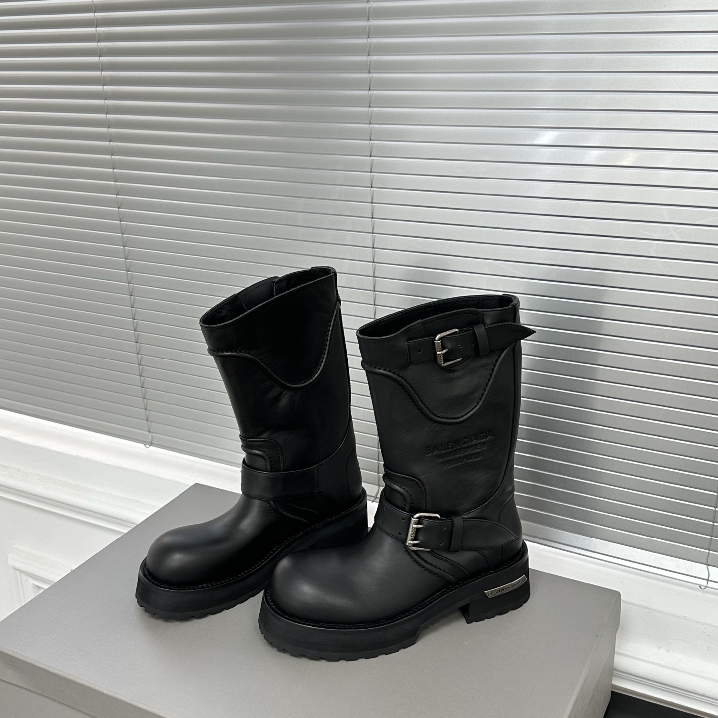 발렌시아가 베놈 부츠