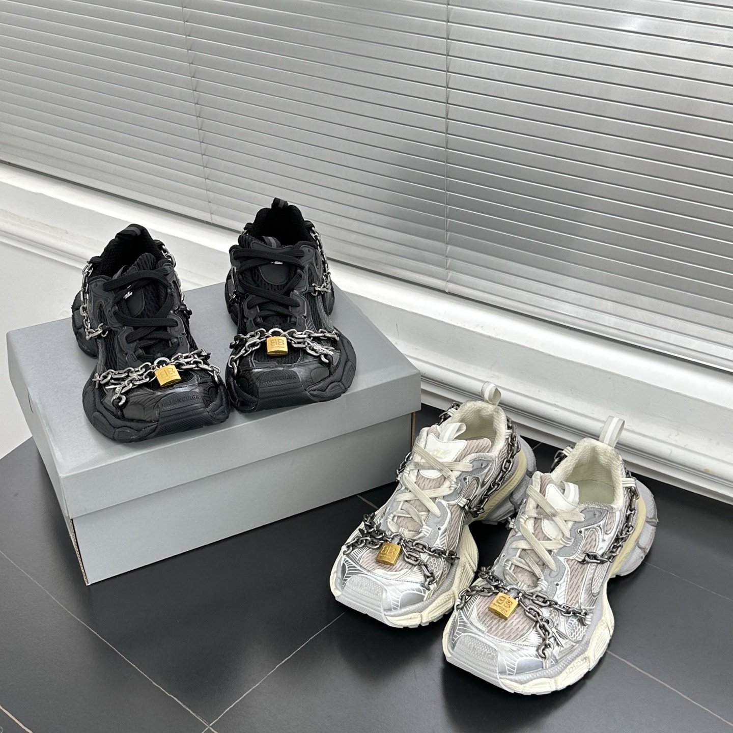 발렌시아가 3XL 체인 스니커즈