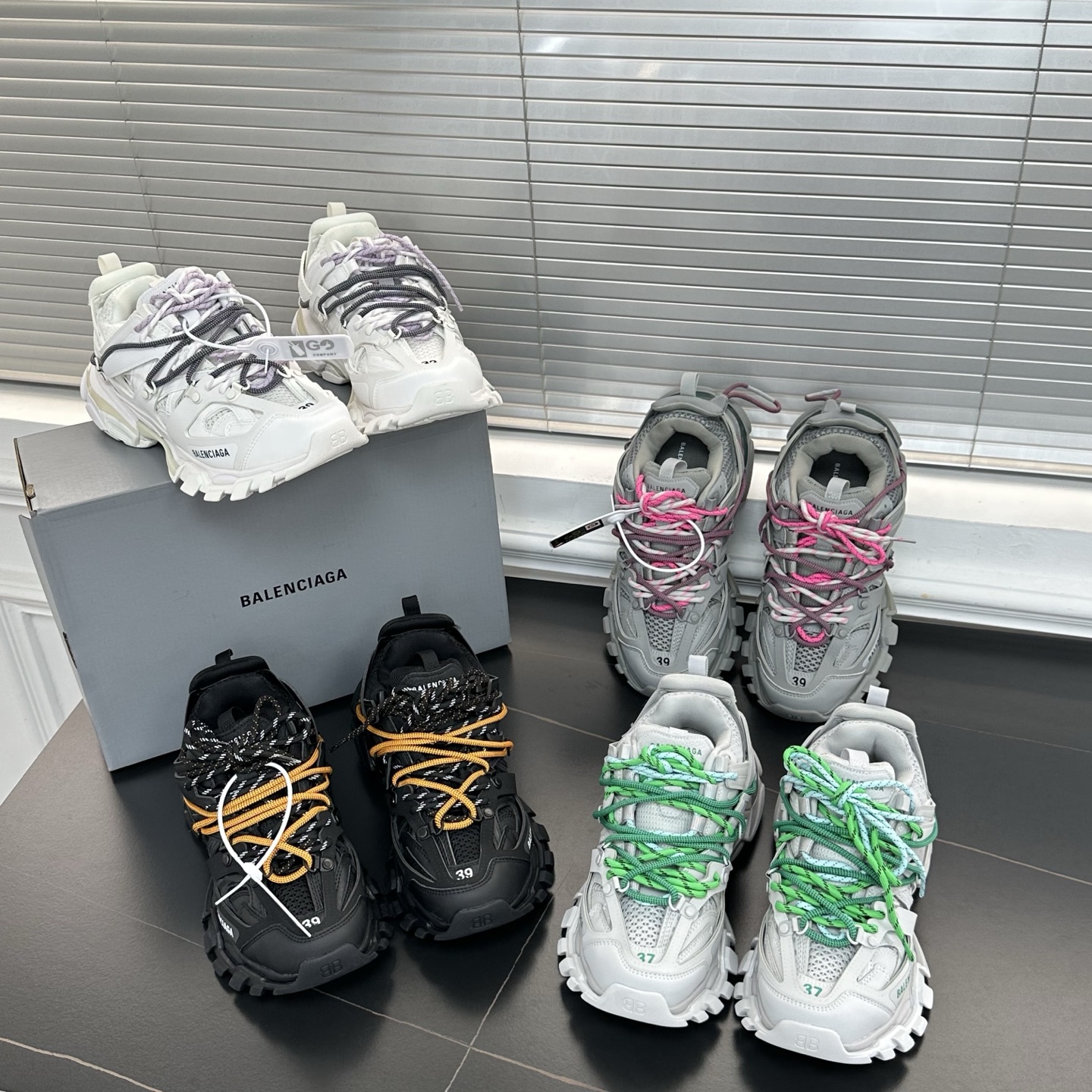 발렌시아가 트랙 스니커즈