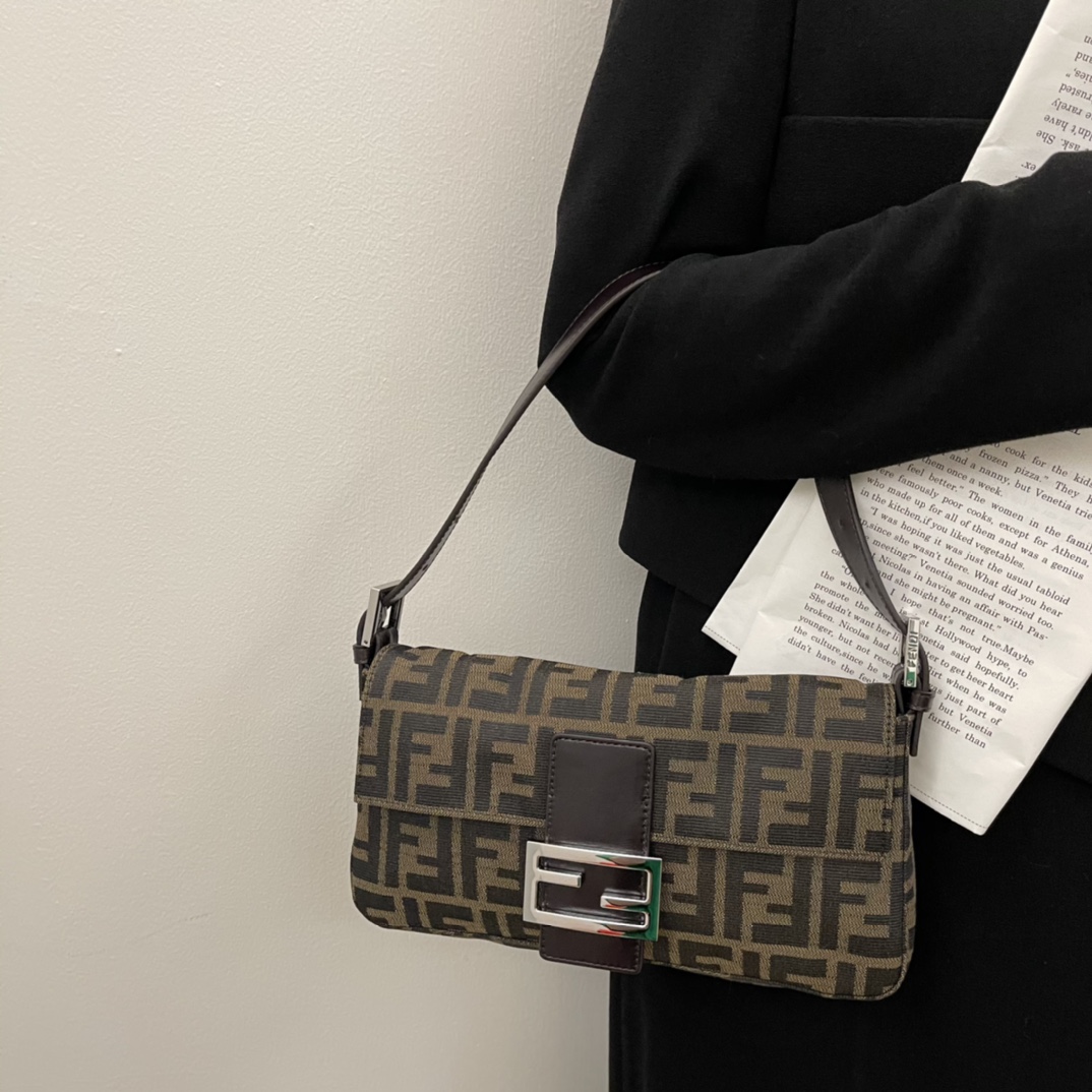 펜디 주카 맘마백 스몰