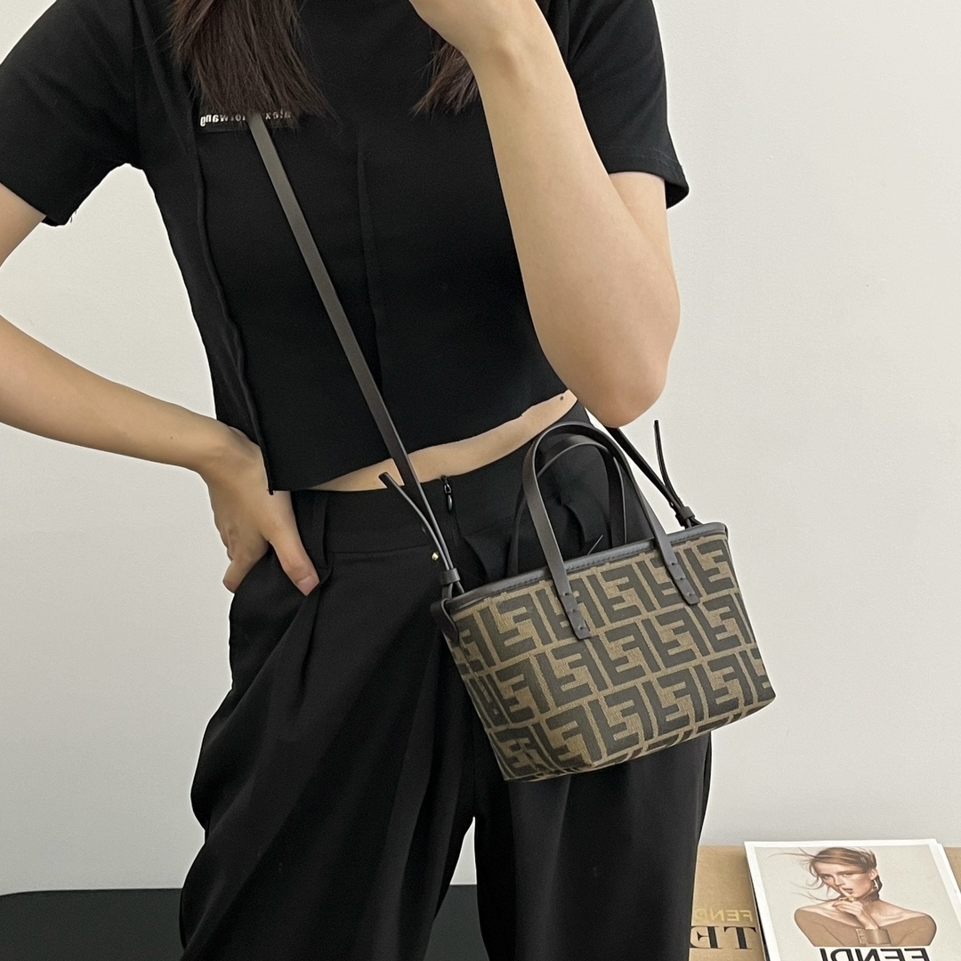 펜디 롤 FF 자카드 미니 백