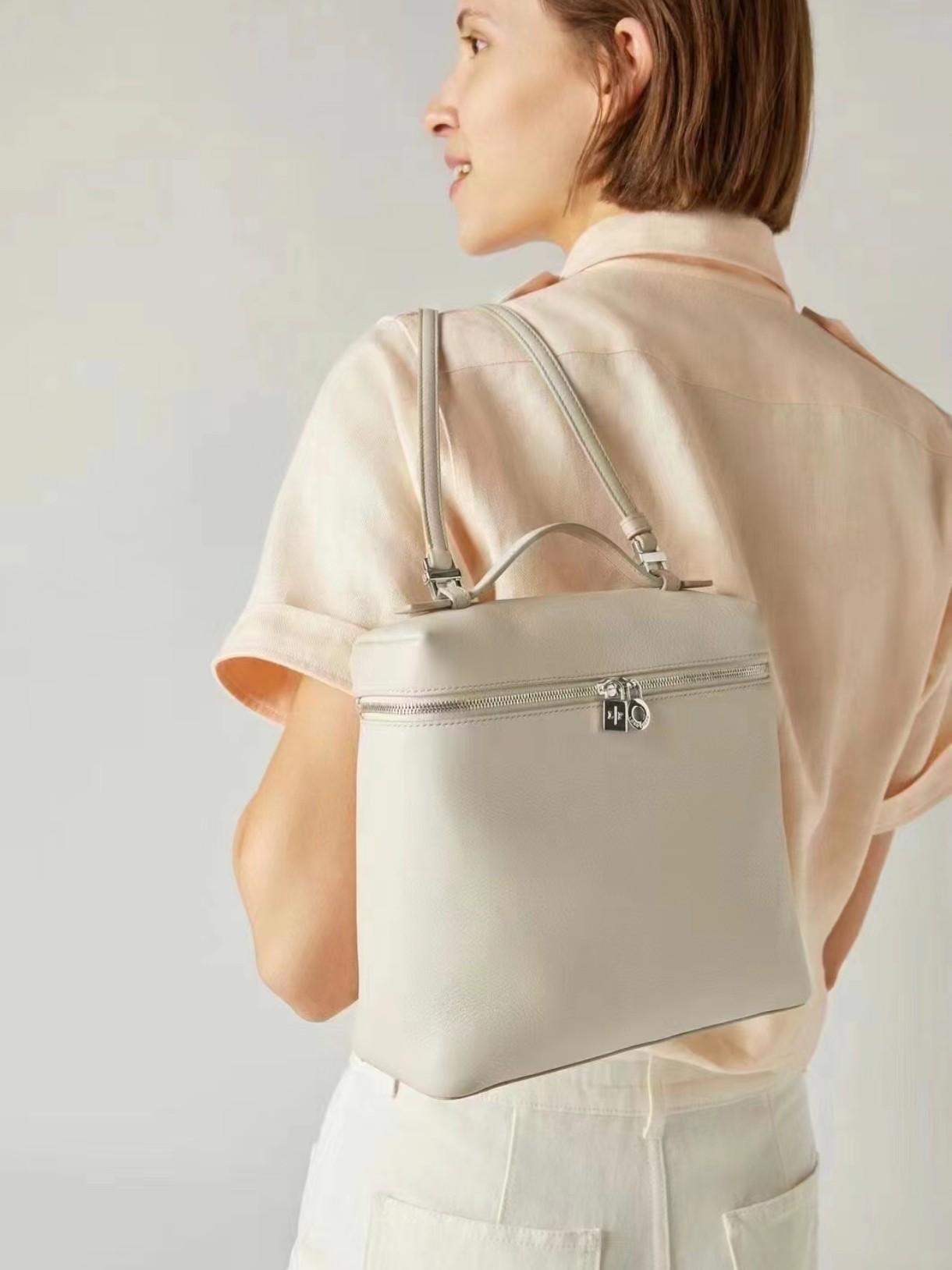 로로피아나 엑스트라 포켓 L23.5 백팩