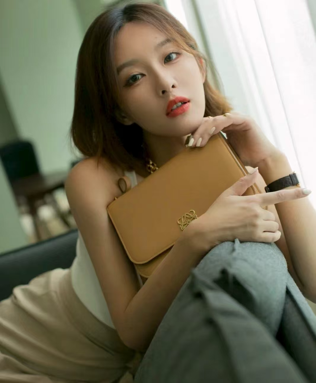 로에베 고야 백 미디움