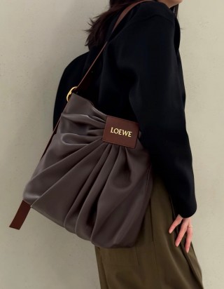 로에베 드레이프 토트 백