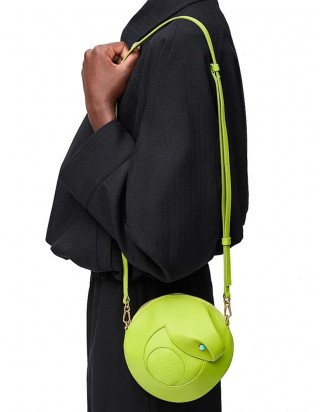 로에베 스네이크 가죽 숄더백